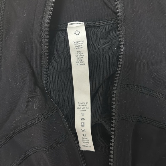 black lululemon define jacket ๐ - Picture 2 of 4